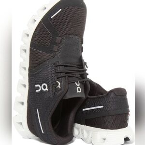 On cloud 5 sneakers running